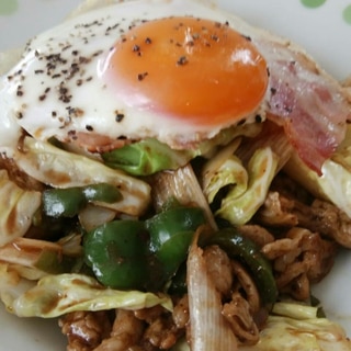 豚肉の野菜炒め卵のせ。